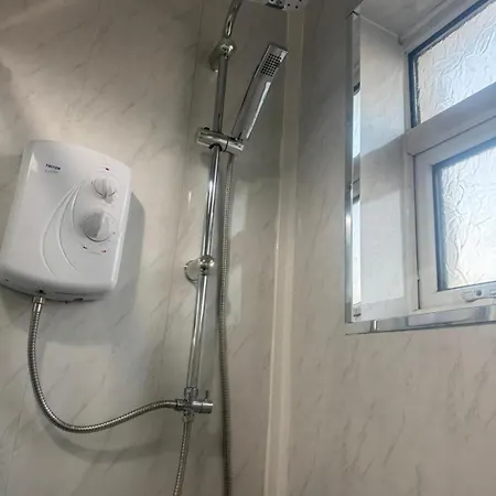 아파트 Modern 3 Bed Location Free Wifi Netflix And Street Parking *