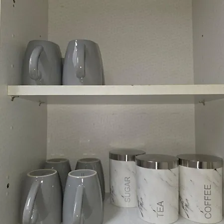 Apartment Modern 3 Bed Location Free Wifi Netflix And Street Parking