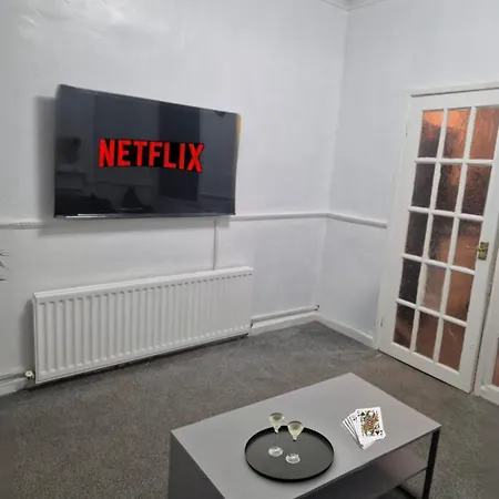 Modern 3 Bed Location Free Wifi Netflix And Street Parking Apartment Middlesbrough