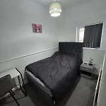 Modern 3 Bed Location Free Wifi Netflix And Street Parking