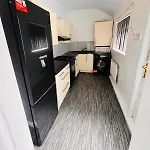 Apartment Modern 3 Bed Location Free Wifi Netflix And Street Parking