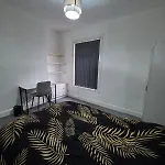 Modern 3 Bed Location Free Wifi Netflix And Street Parking *