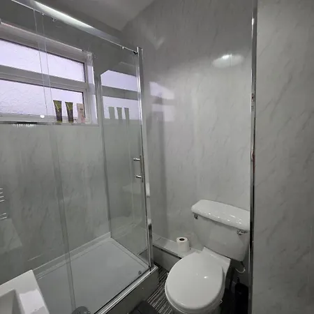 Modern 3 Bed Location Free Wifi Netflix And Street Parking * Мидлсбро