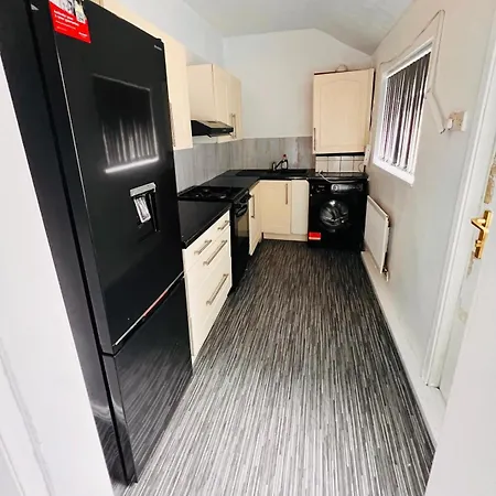 Апартаменты Modern 3 Bed Location Free Wifi Netflix And Street Parking