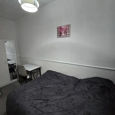 Апартаменты Modern 3 Bed Location Free Wifi Netflix And Street Parking Мидлсбро
