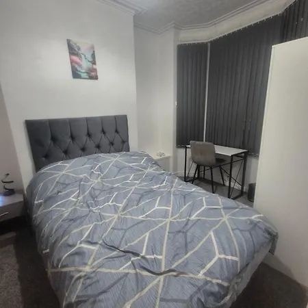 Modern 3 Bed Location Free Wifi Netflix And Street Parking Апартаменты Мидлсбро